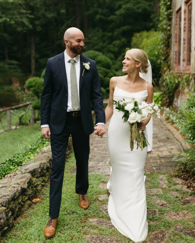 Walking into this week so excited to head back to Asheville for another breathtakingly beautiful wedding at @douglasellingtonhouse this weekend. 

Here are some of our favorite sneaks from Alex + Brad’s magical day a few weeks ago… ✨

Venue: @douglasellingtonhouse 
Planner Design Florals: @jujuleeevents 
Photo: @lauramemoryphotography 
Rentals: @curatedeventscharlotte 
Stylist: @iveybridalhair