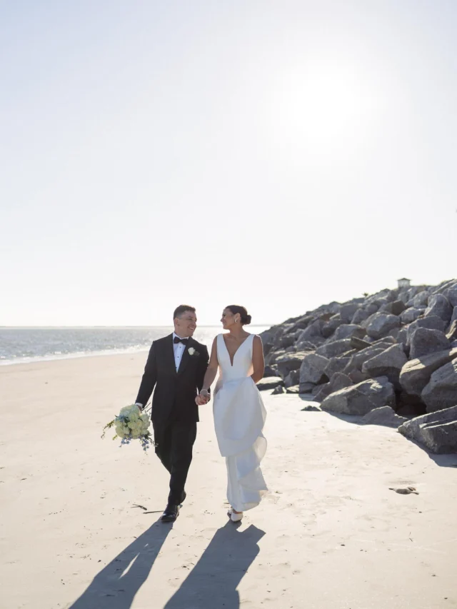 Soft blues, sea breeze, and major love. Obsessed is an understatement. 🩵🌊

Planning and Florals: @jujuleeevents 
Venue, Catering and Bar: @seabrookweddings 
Photographer: @emilimaephotography 
Band: @zero2never 
Hair and Makeup: @lashesandlacechs